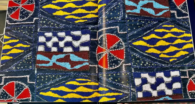 Perles d'Afrique tissu orné de perles
