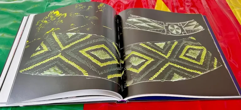 Perles d'Afrique tissus en perlesPerles d'Afrique tissus en perles